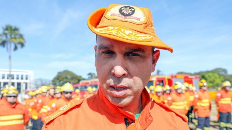 Moisés Alves Barcelos, comandante-geral do Corpo de Bombeiros do DF, na Operação Verde Vivo para combater incêndios florestais/Lúcio Bernardo Jr./Agência Brasília