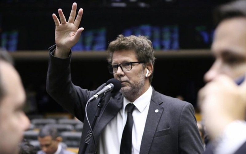 Deputado teria enviado emenda para a própria produtora