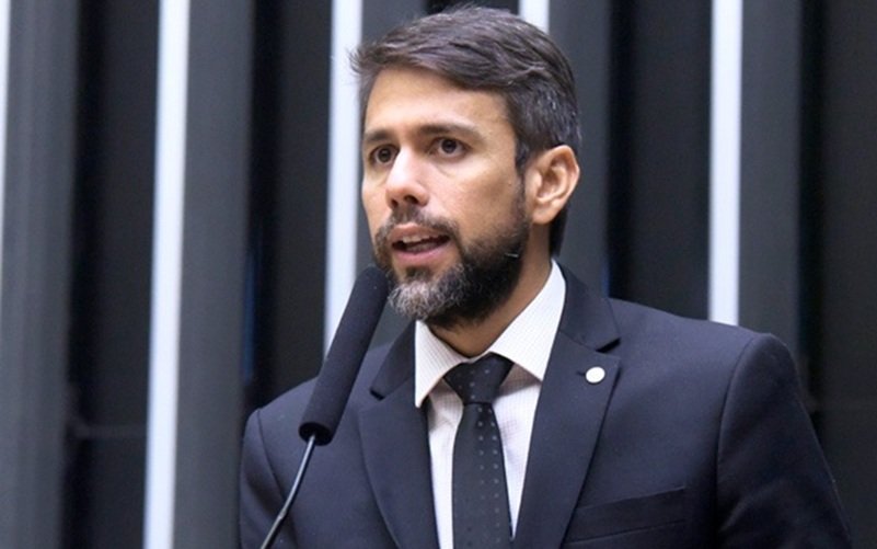 Avião com deputado faz pouso de emergência no Maranhão