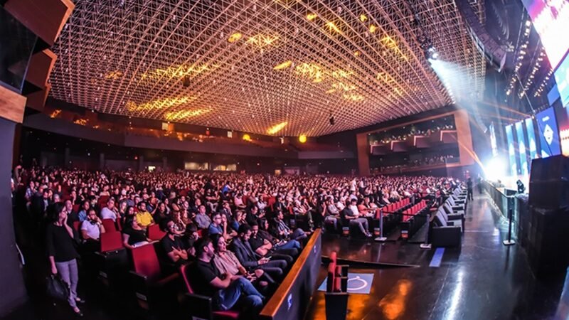 Evento de tecnoilogia reúne estudantes e empreendedores