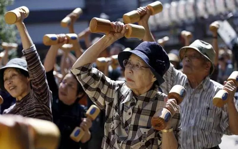 Japão adota “marombeiros” para cuidar de idosos