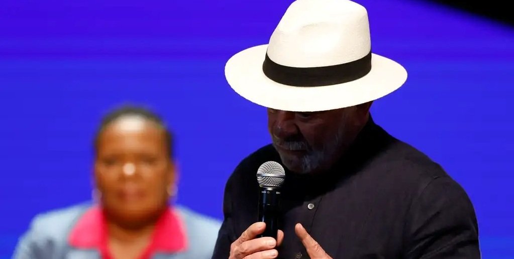 Lula da Silva discursa no lançamento do Tela Brasil, na cidade das Artes, observado pela ministra da Cultura Margareth Menezes/Fernando Frazão/Agência Brasil