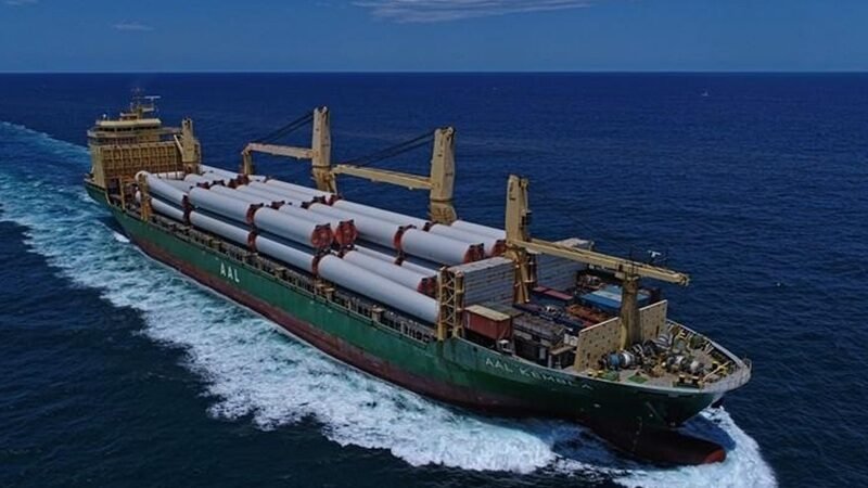 Tripulante de navio é resgatado pela Marinha do Brasil