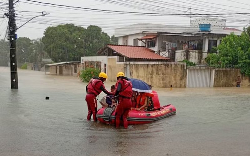 Idosos desaparecidos após fortes chuvas na região do Recife