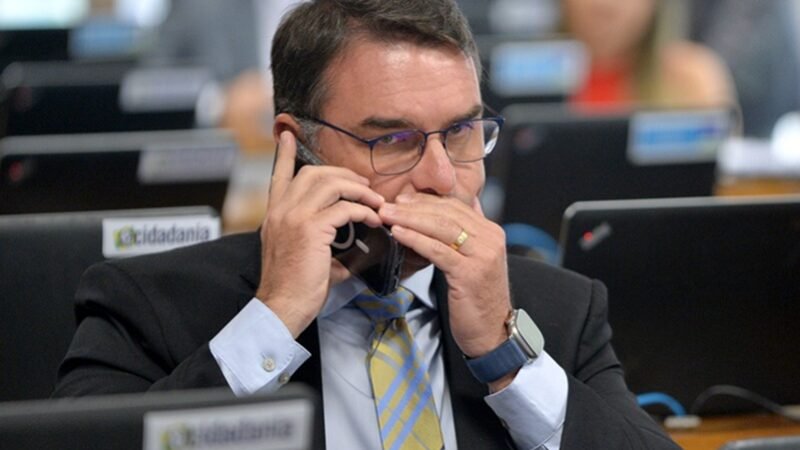 Pode um senador da República pedir dinheiro a banqueiro?