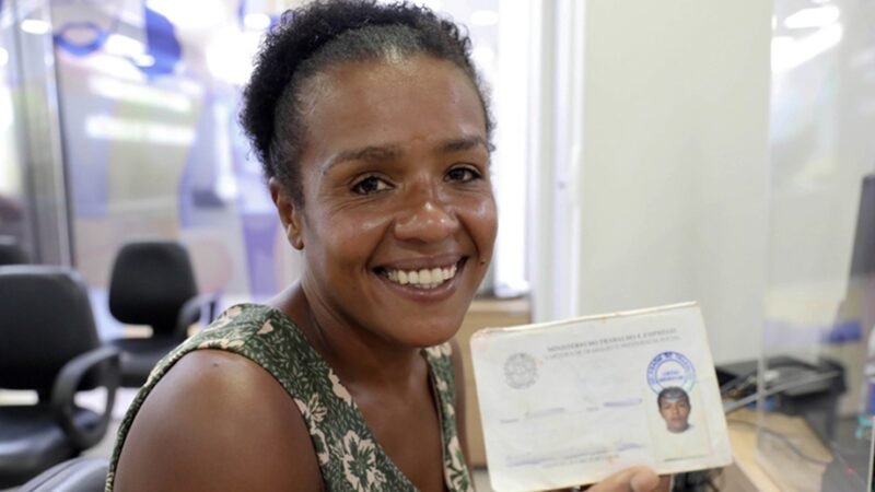 Cristiana Leite da Silva foi até a Agência do Trabalhador, que registrou 1,3 mil contratações no DF em 2026/Lúcio Bernardo Jr./Agência Brasília