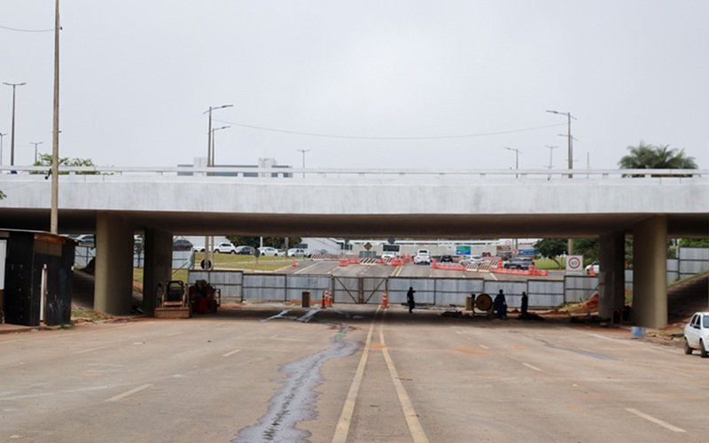 Trânsito nos viadutos do Eixo Norte será liberado domingo