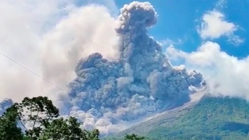 Erupção de vulcão na Indonésia provocou três mortes