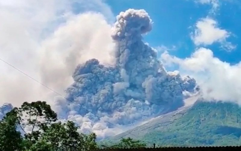 Erupção de vulcão na Indonésia provocou três mortes
