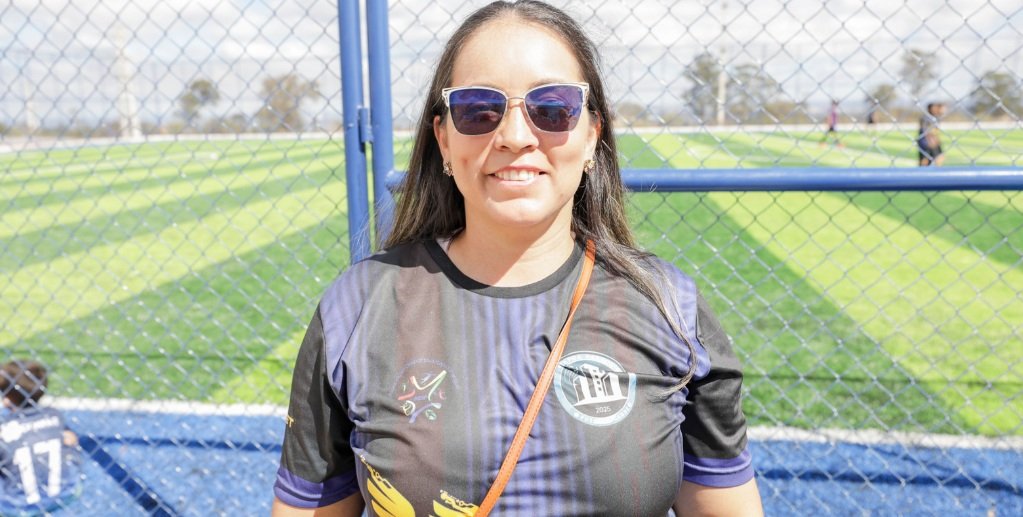 Silvana Oliveira é presidente da Associação Desportiva Itapoã Parque, que agora tem um campo de grama sintética/Matheus Borges/Agência Brasília