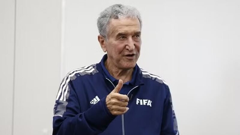 Parreira tem leve melhora, mas permanece na UTI