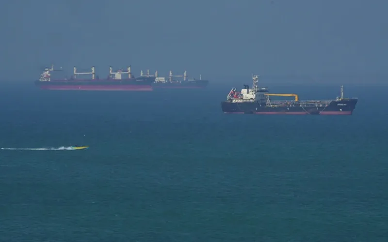 Estreito de Ormuz Oriente Médio navios Misto Brasil
