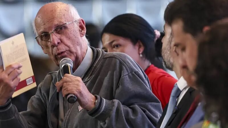 Júlio Lancellotti, durante anúncio de ações nas áreas da saúde, emprego, assistência e direitos humanos para a população em situação de rua/Marcelo Camargo/Agência Brasil