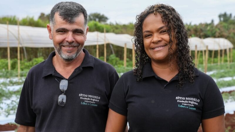 Luciano Custódio e Esther Macedo são produtores rurais no DF que participam de projetos com apoio do crédito rural/Paulo H. Carvalho/Agência Brasília