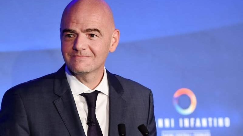 Cartão vermelho para as relações políticas da Fifa