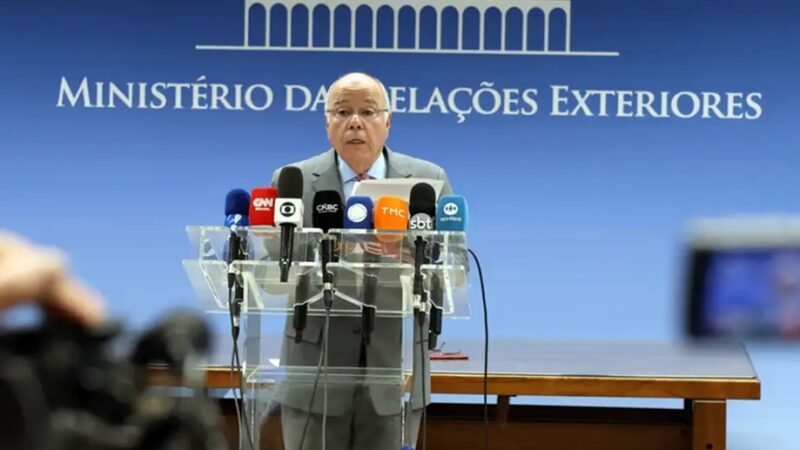 Mauro Vieira durante declaração à imprensa a respeito do anúncio da imposição de tarifas contra produtos brasileiros pelos EUA/Valter Campanato/Agência Brasil