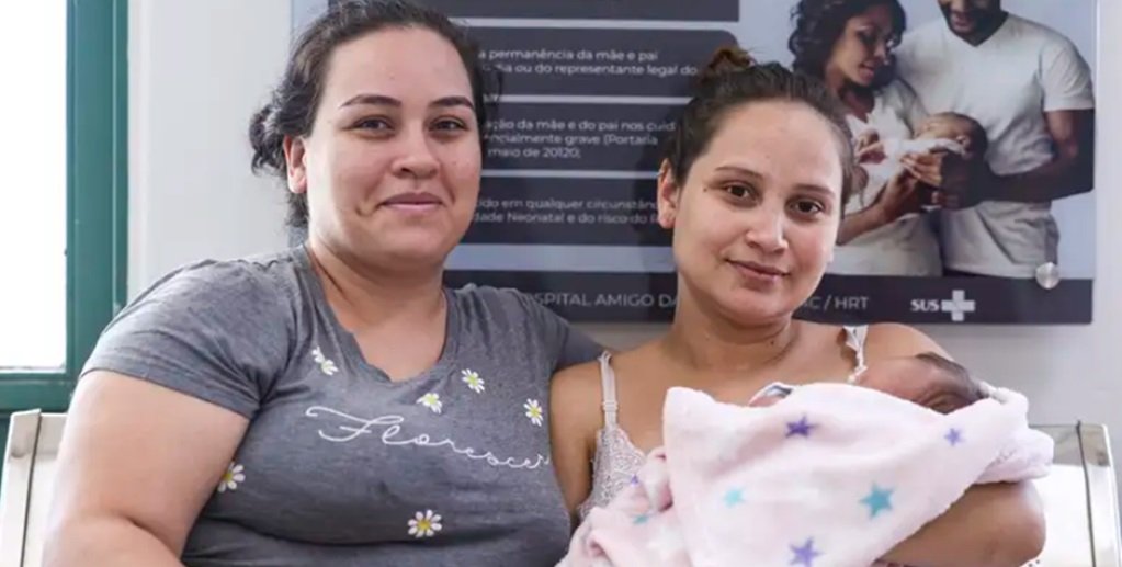 Marielly Duarte e Lorrany Duarte no banco de leite humano do Hospital Regional de Taguatinga/Marcelo Camargo/Agência Brasil