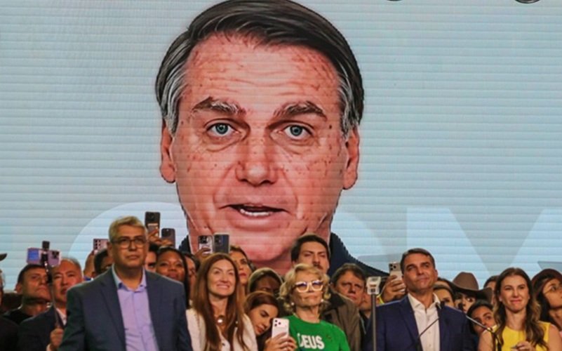 Bolsonaso diz que não autorizou imagem de IA usada pelo filho