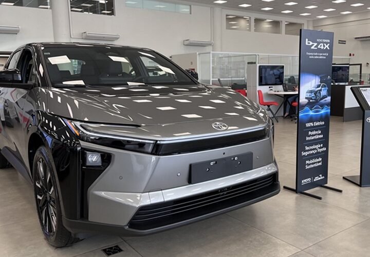 Concessionária de Brasília inicia vendas do primeiro Toyota elétrico