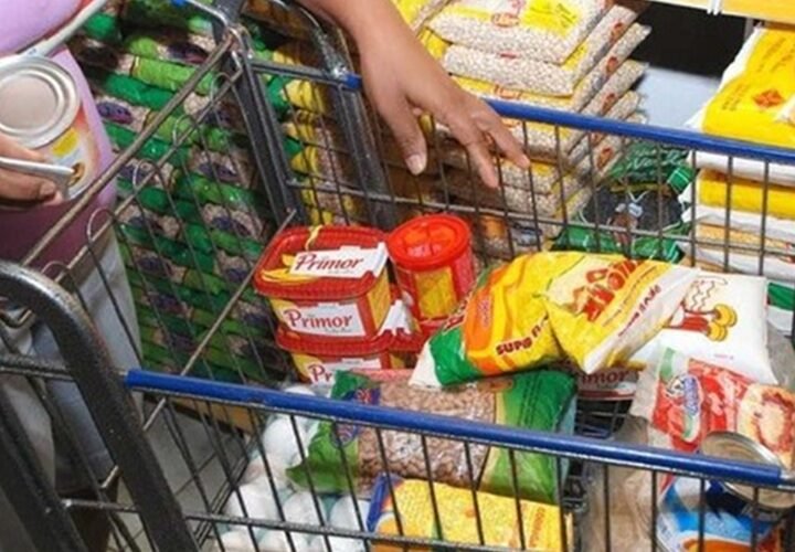 Cesta básica sobe em seis das oito capitais; São Paulo lidera