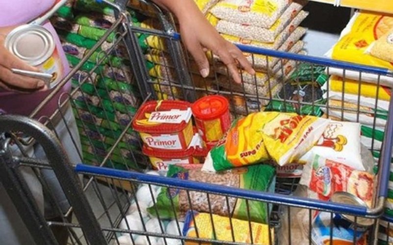 Cesta básica sobe em seis das oito capitais; São Paulo lidera
