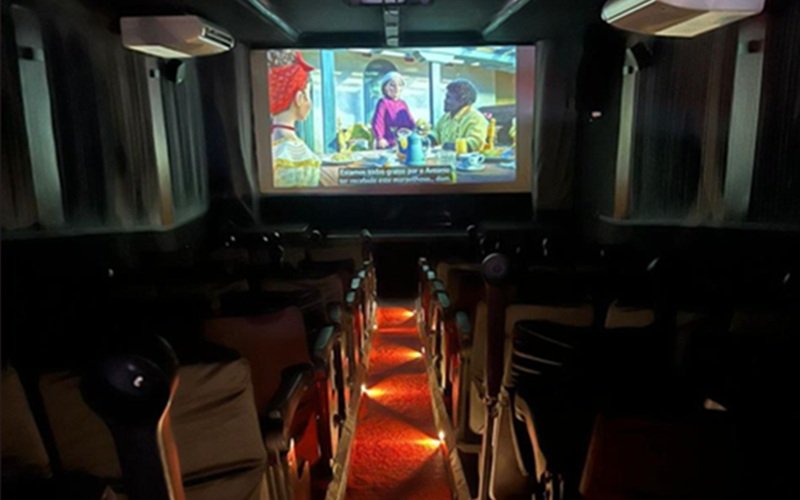 Cinema itinerante e gratuito inicia turnê pelo Brasil em Manaus
