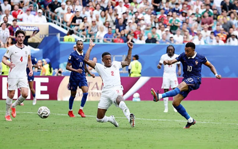 Em jogo histórico, Inglaterra vence a França por 6 a 4