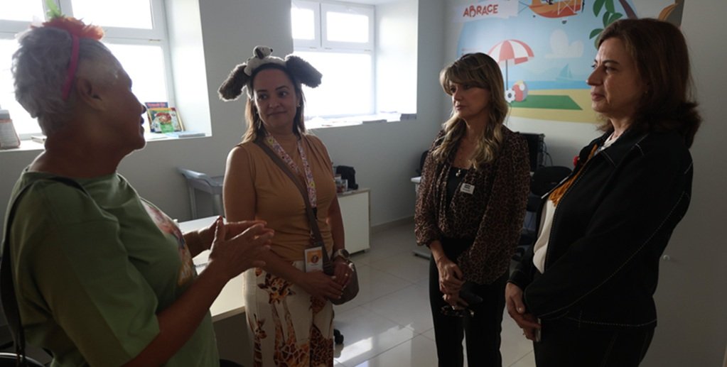 Rejane Suxberger, da Vara da Infância e Juventude, foi recebida no Hospital da Criança de Brasília José de Alencar/TJDF
