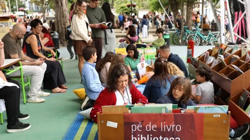 Crianças e adultos se divertem na 24ª Festa Literária Internacional de Paraty, no Rio de Janeiro/Rovena Rosa/Agência Brasil