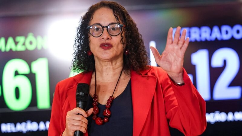 Luciana Santos, ministra de Ciência e Tecnologia, na sala de monitoramento do Observatório Regional Amazônico da OTCA/Marcelo Camargo/Agência Brasil