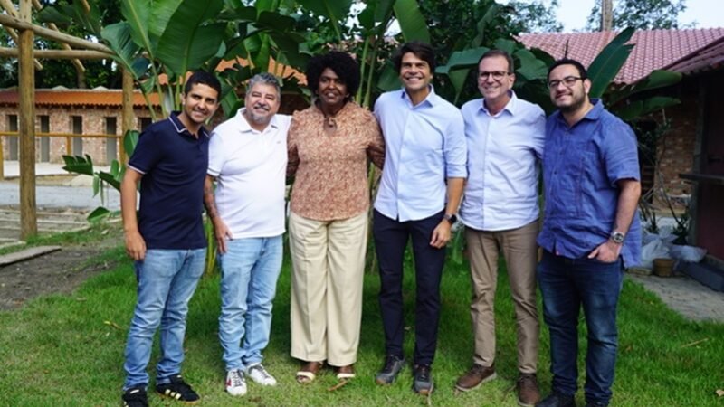 Quaquá sela aliança com Paes e define apoio ao Senado no RJ