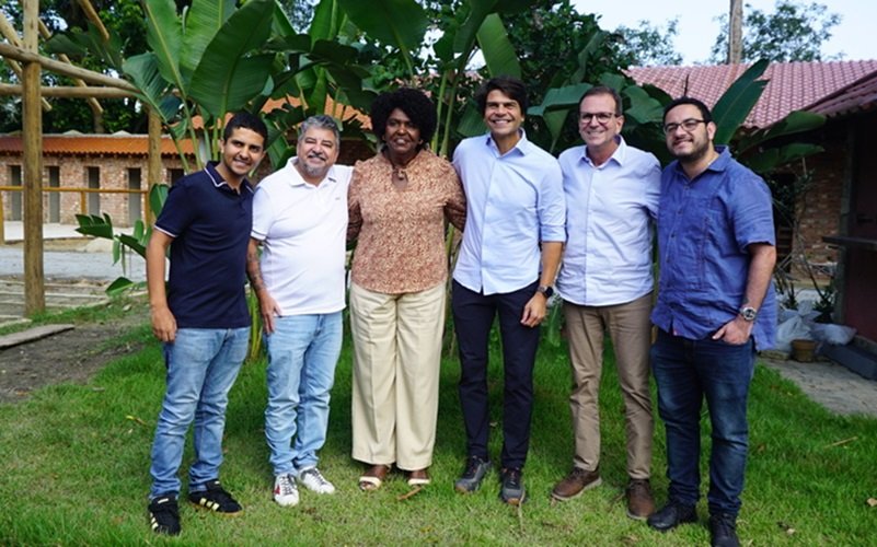 Quaquá sela aliança com Paes e define apoio ao Senado no RJ