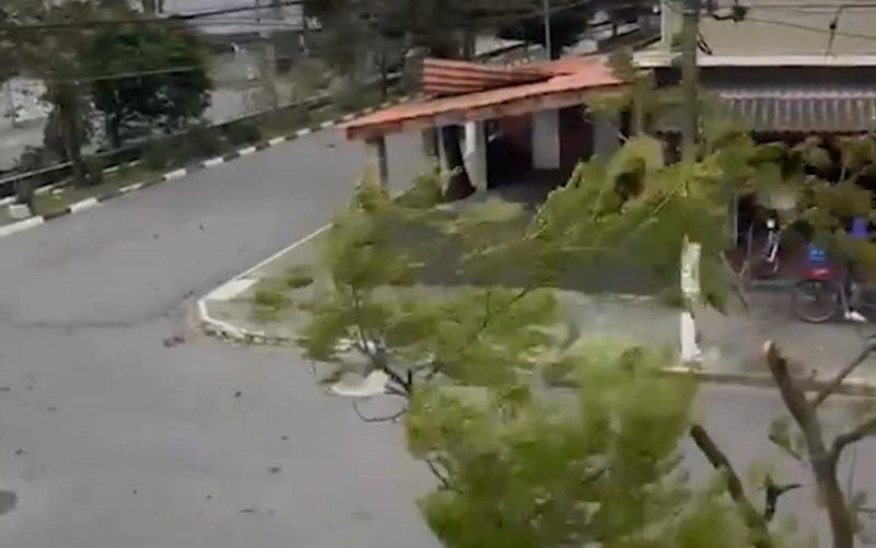 Temporais e ventos fortes provocam mortes e caos no Rio e em SP