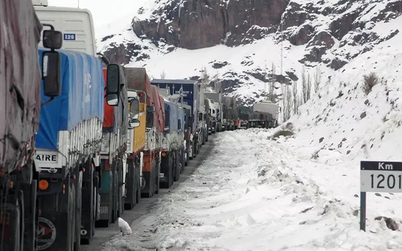 Neve prolongada interdita corredor entre Chile e Argentina