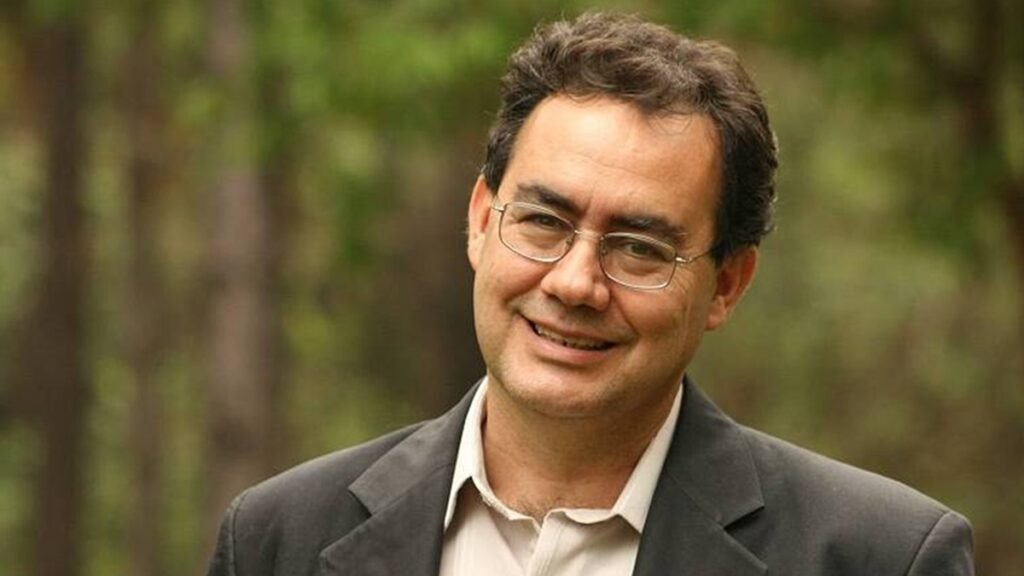 Augusto Cury avança em pesquisas e ganha força na campanha