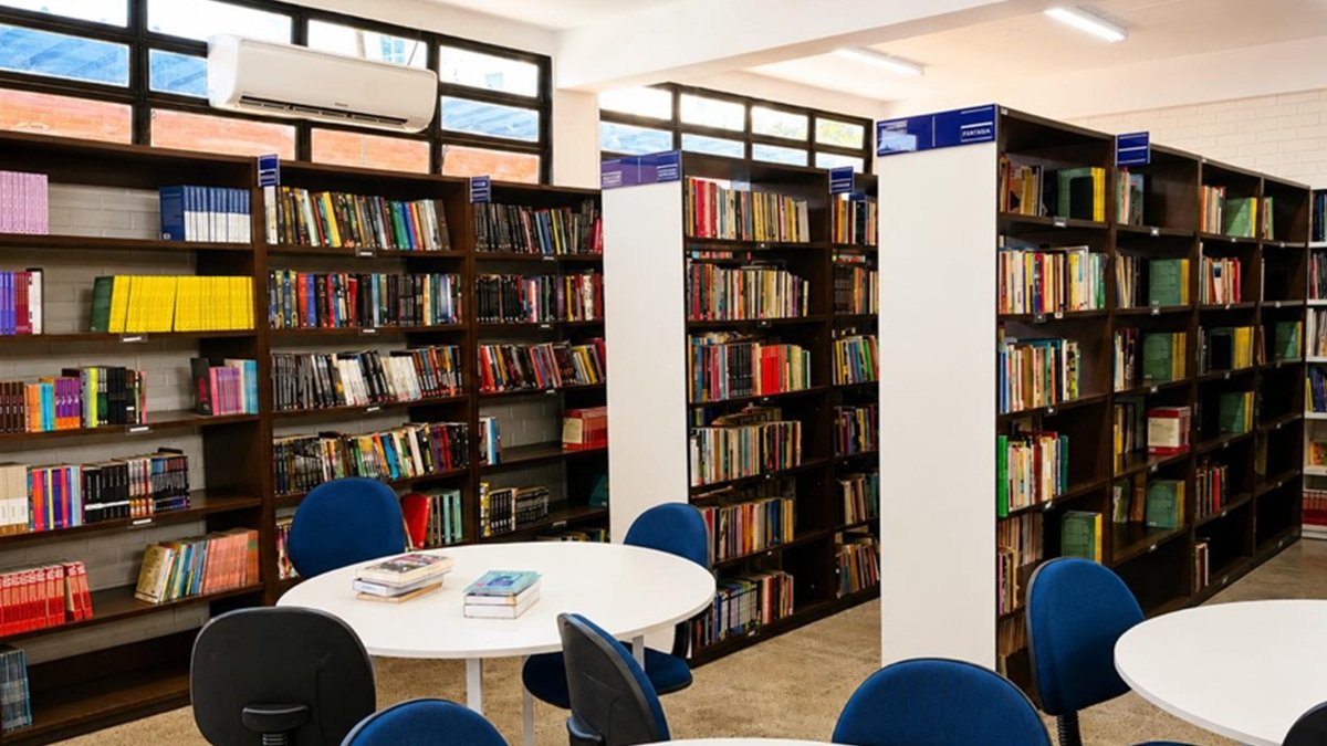 Lab Bibliotecas Renato Russo DF Misto Brasil