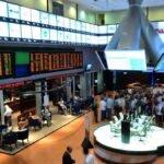 Bolsa de valores tem queda de 2,3% com evasão de capital
