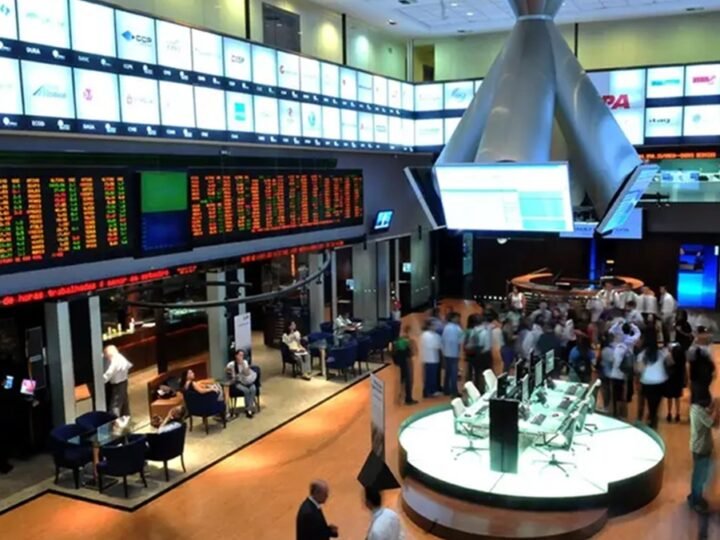 Bolsa de valores tem queda de 2,3% com evasão de capital