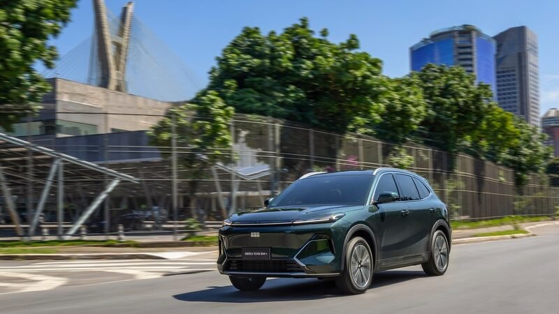 Montadora bate recorde de vendas e acelera expansão de elétricos