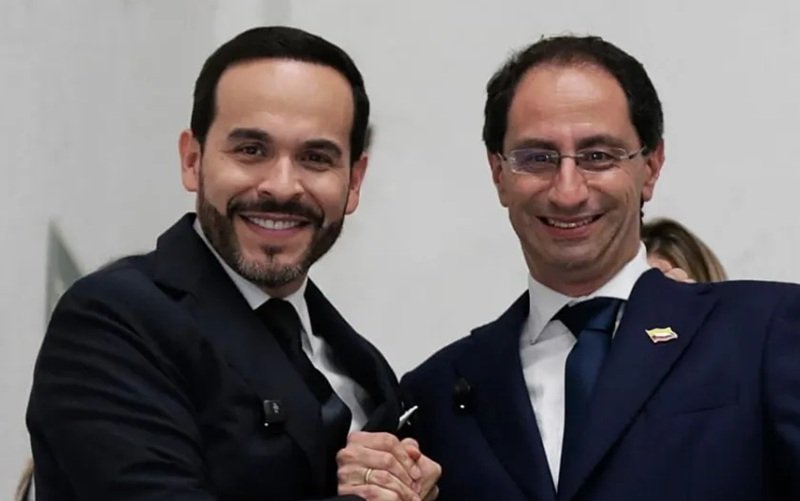 De La Espriella toma posse como presidente da Colômbia