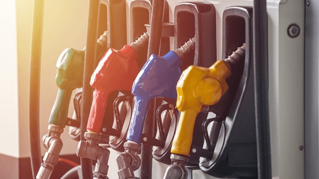 Preço da gasolina e do etanol cai pelo 3º mês seguido
