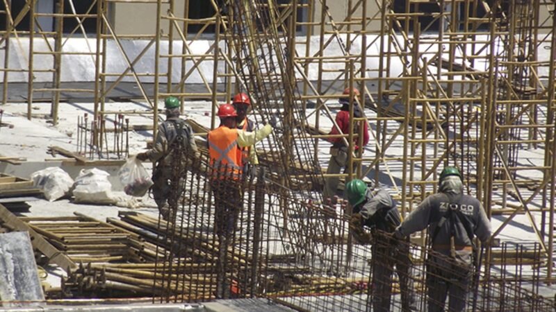 Custo da construção acelera impulsionado por mão de obra