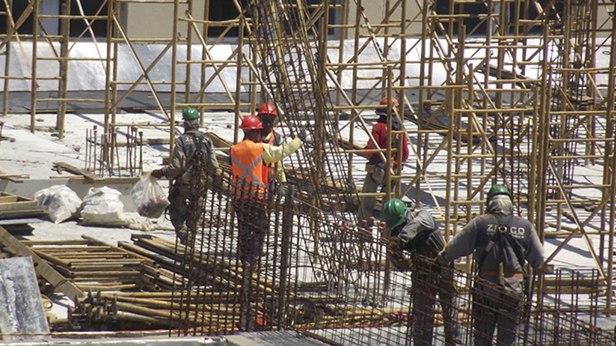 Construção civil ecnomia operários Misto Brasil