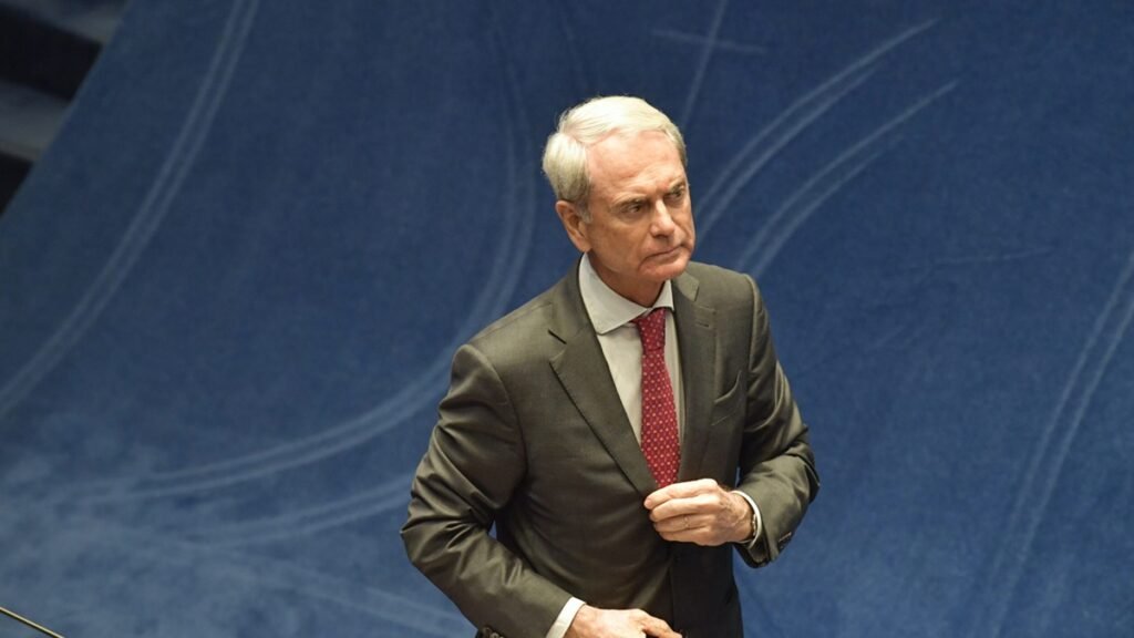 Paulo Octávio pode anunciar sábado candidatura ao Senado
