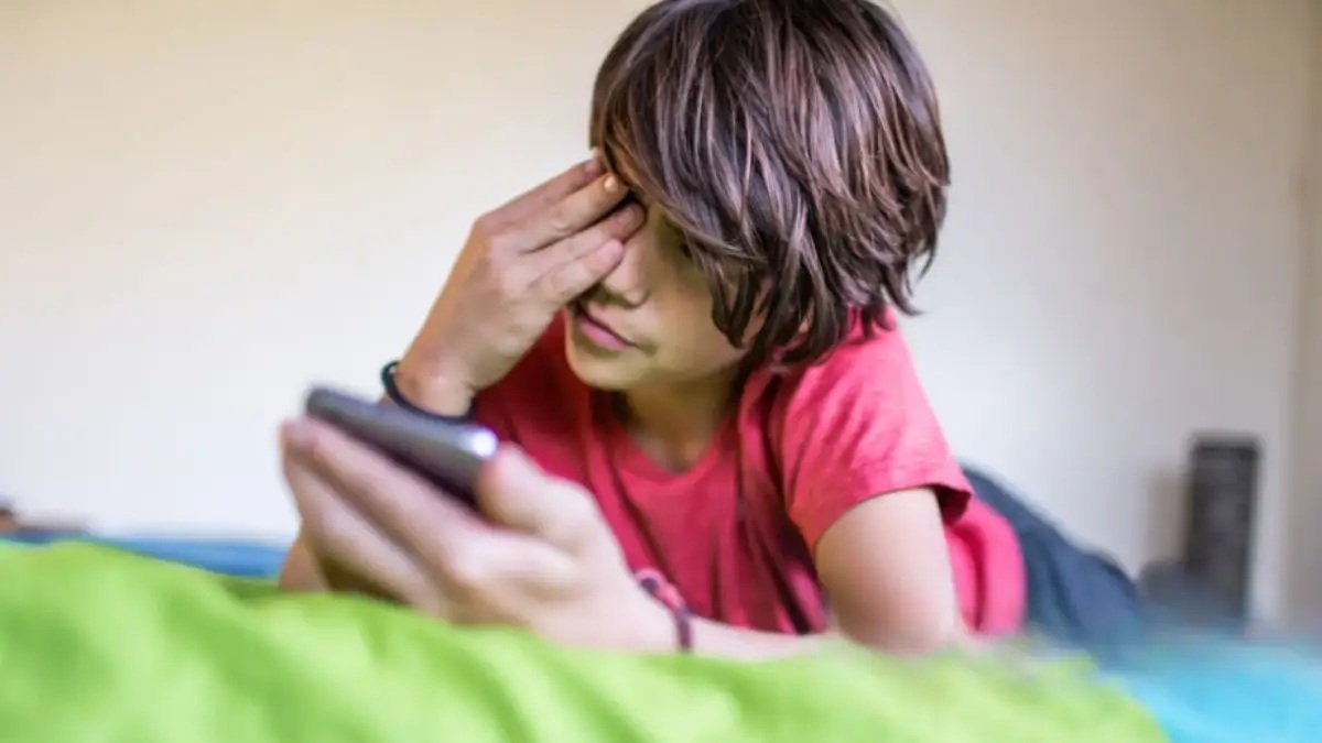 Excesso de tela uso de celular computador Misto Brasil