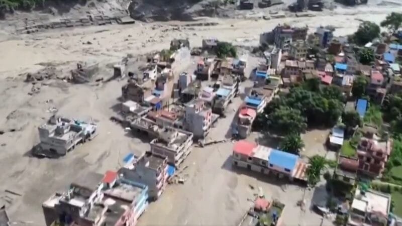 Autoridades resgataram até agora 160 pessoas no Nepal