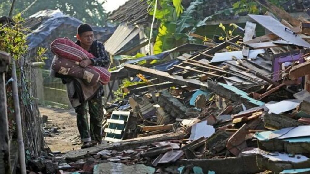 Forte terremoto de magnitude 7,7 atinge o leste da Indonésia