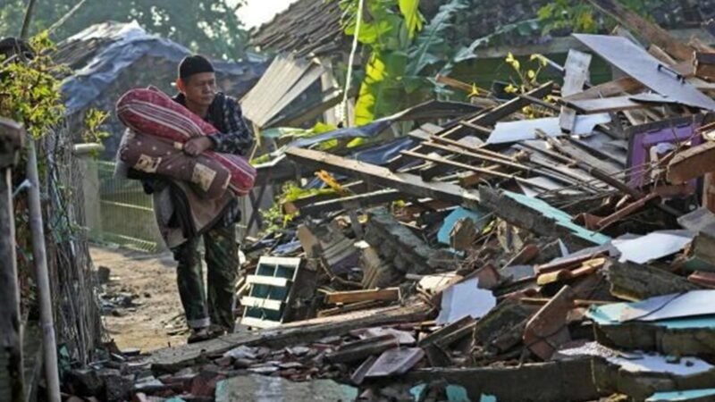 Forte terremoto de magnitude 7,7 atinge o leste da Indonésia