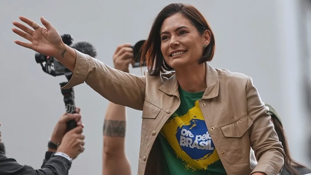 Michelle Bolsonaro lidera corrida pelas vagas do Senado no DF