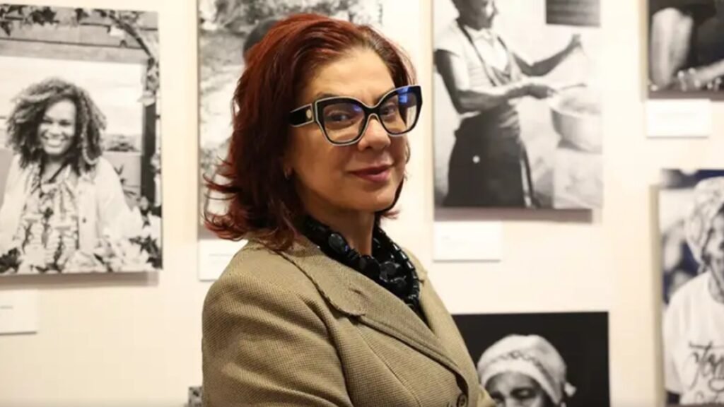 Siléa Macieira, diretora do Museu da Justiça do Estado do Rio de Janeiro, na exposição sobre quilombolas em cartaz na instituição/Rovena Rosa/Agência Brasil